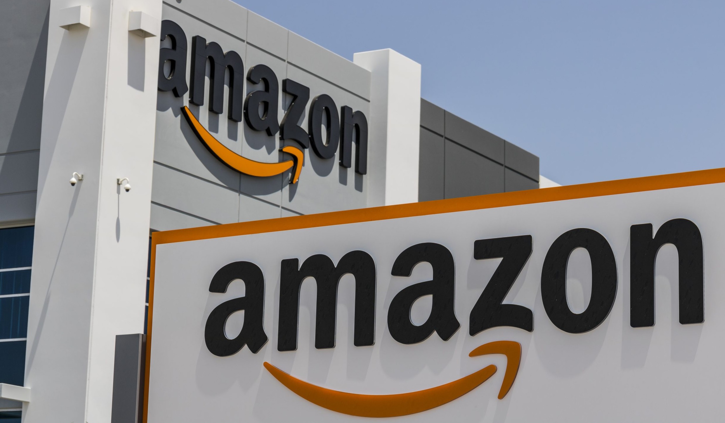 Amazon: Gigant e‑commerce, cloudu a AI pod tlakem nákladů i celní politiky