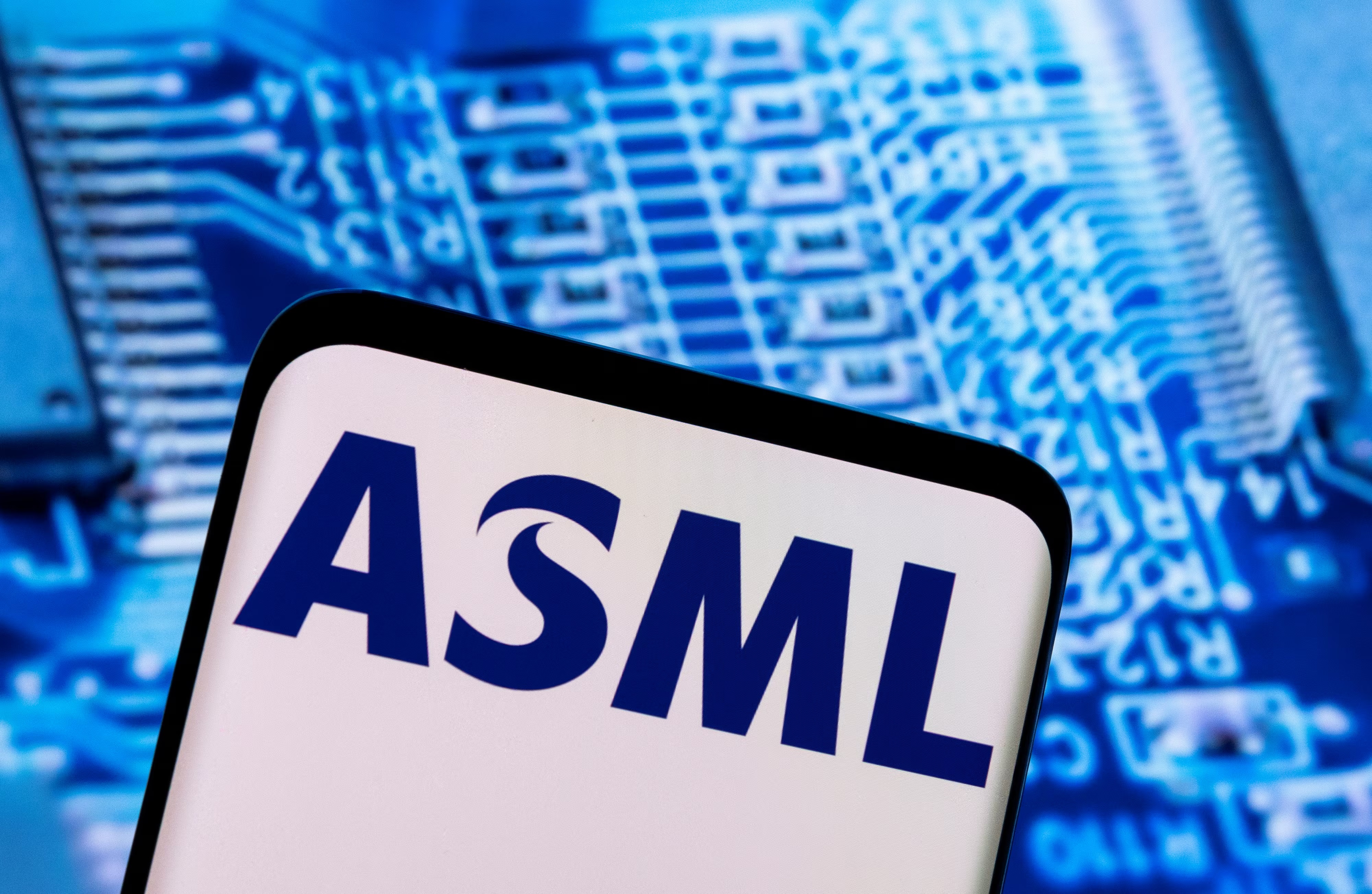 ASML odepsalo 10 % po skvělých číslech. Panika, nebo příležitost?