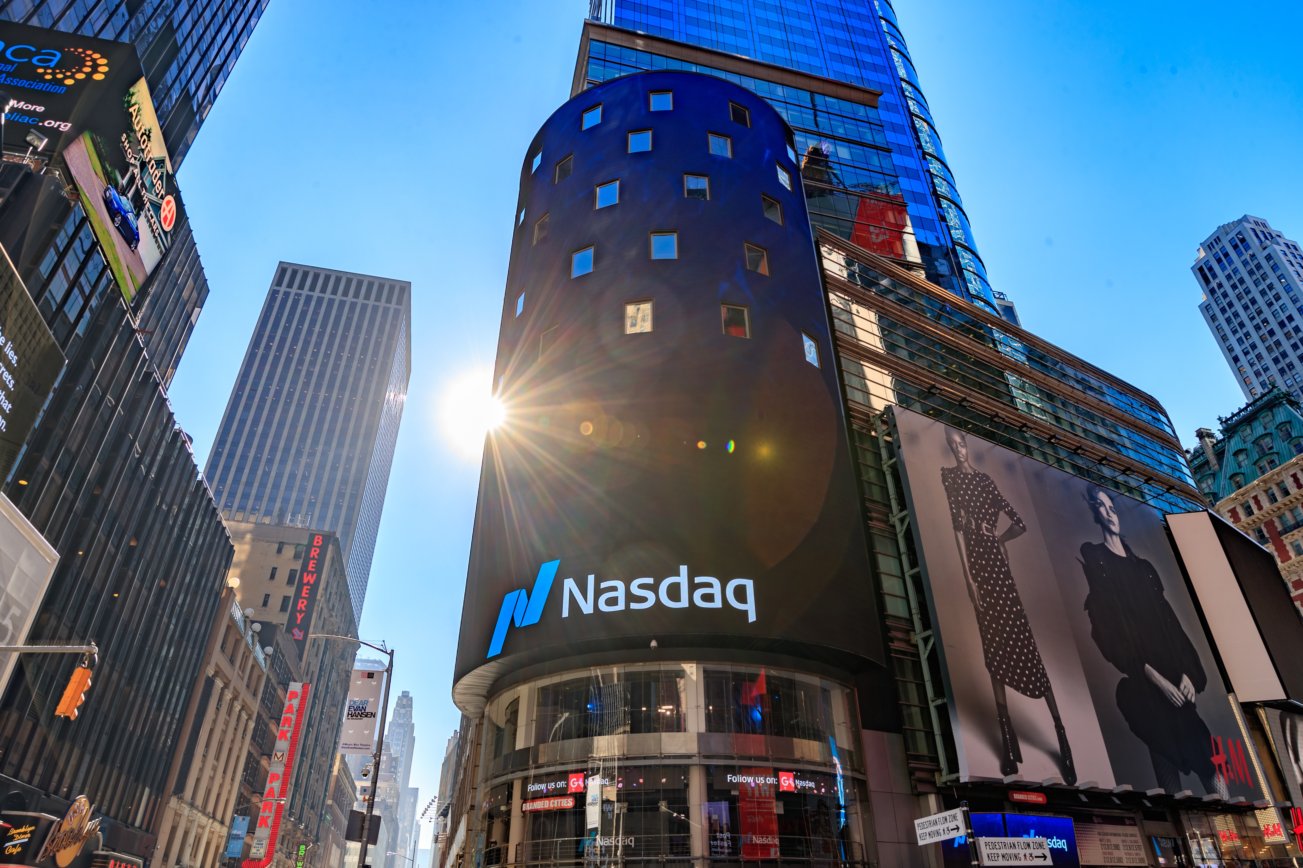 Nasdaq otřásá Wall Street! Přichází éra tokenizovaných akcií?