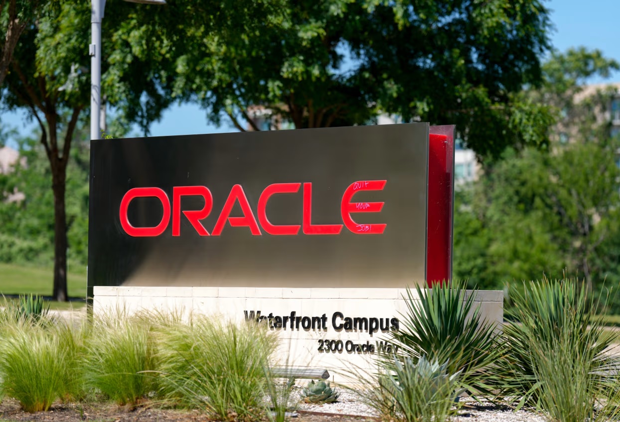 Oracle šokuje Wall Street: Cloudový byznys míří ke 144 miliardám a akcie rostou nejvíc za 26 let!