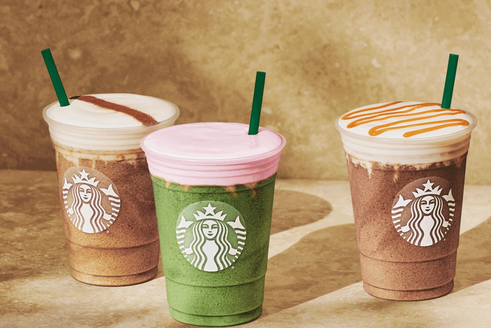 Kávový gigant šlape na brzdu: Proč Starbucks omezuje výrobu a mění svůj byznys?