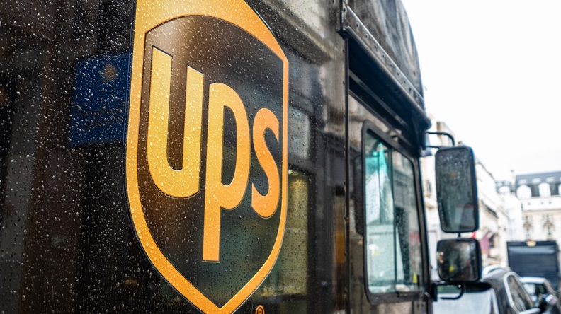 UPS: Tahoun světové logistiky nebo obr, kterého dohání vlastní náklady?